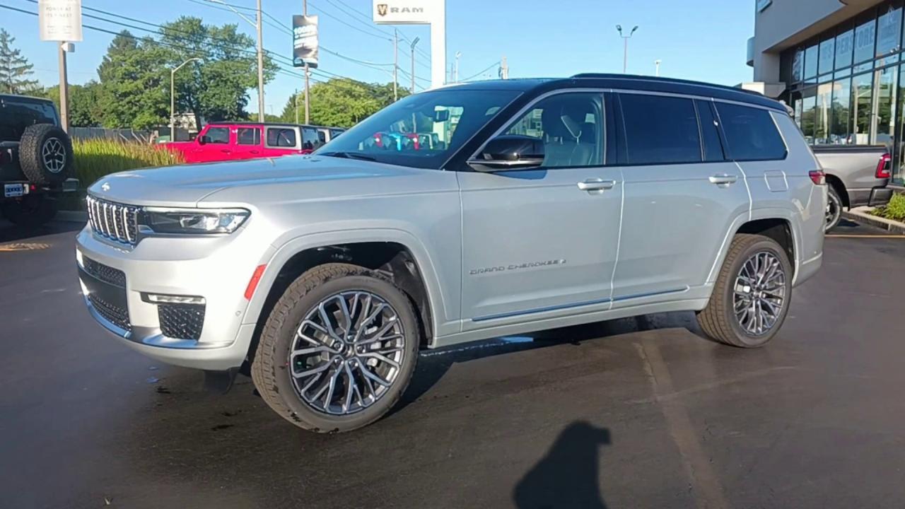 2025 Jeep Grand Cherokee L Summit Reserve 4x4 Photo