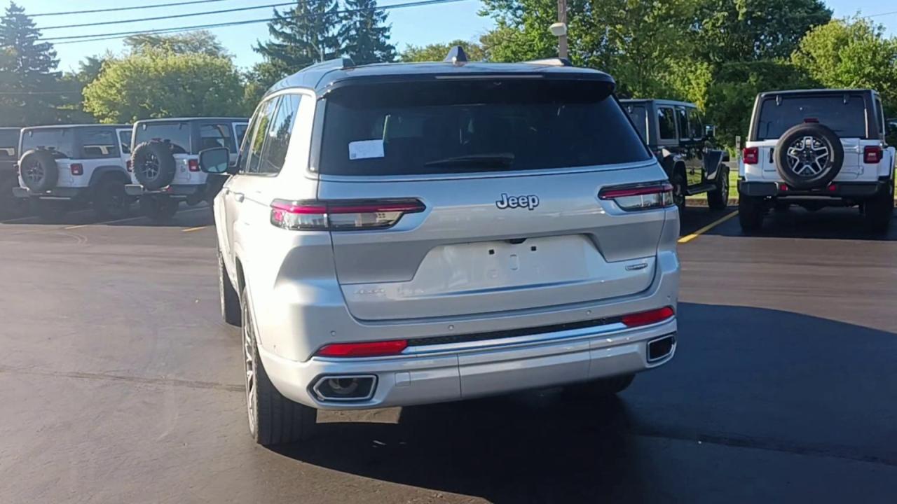 2025 Jeep Grand Cherokee L Summit Reserve 4x4 Photo