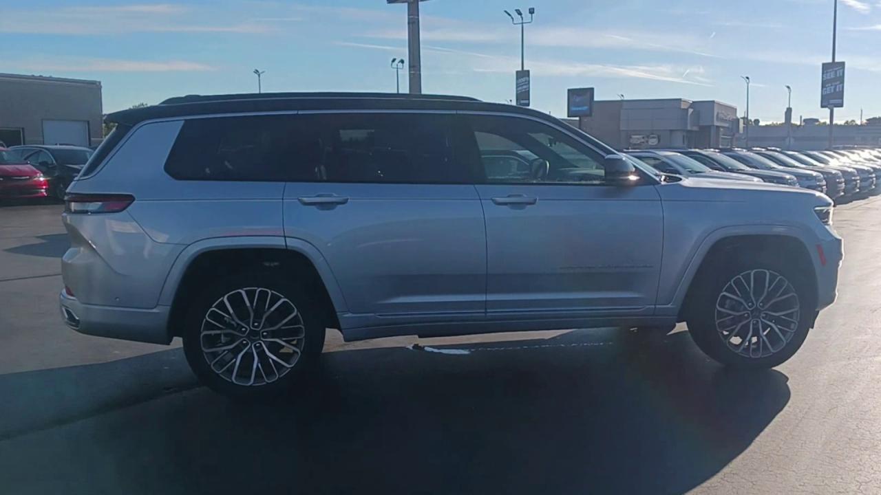 2025 Jeep Grand Cherokee L Summit Reserve 4x4 Photo