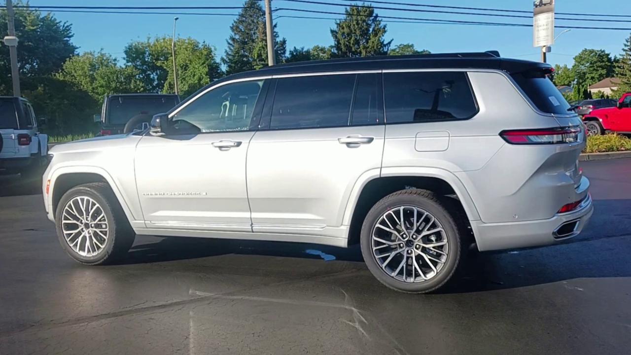 2025 Jeep Grand Cherokee L Summit Reserve 4x4 Photo