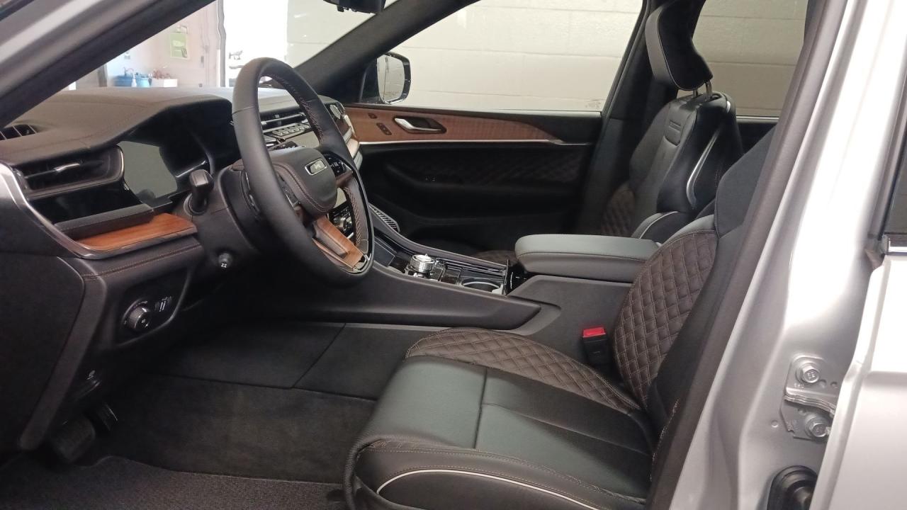 2025 Jeep Grand Cherokee L Summit Reserve 4x4 Photo