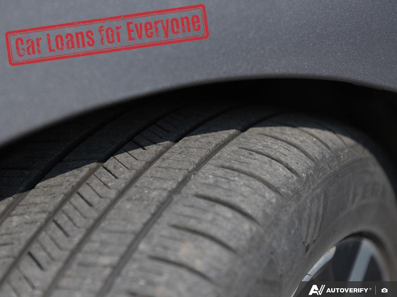 2023 Nissan Versa SR Photo