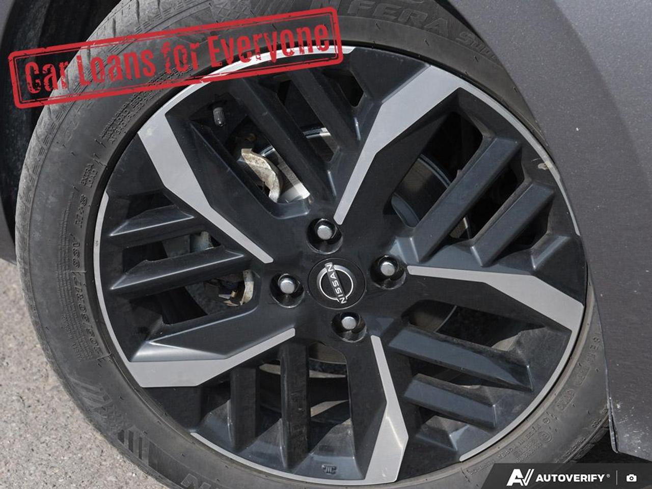 2023 Nissan Versa SR Photo