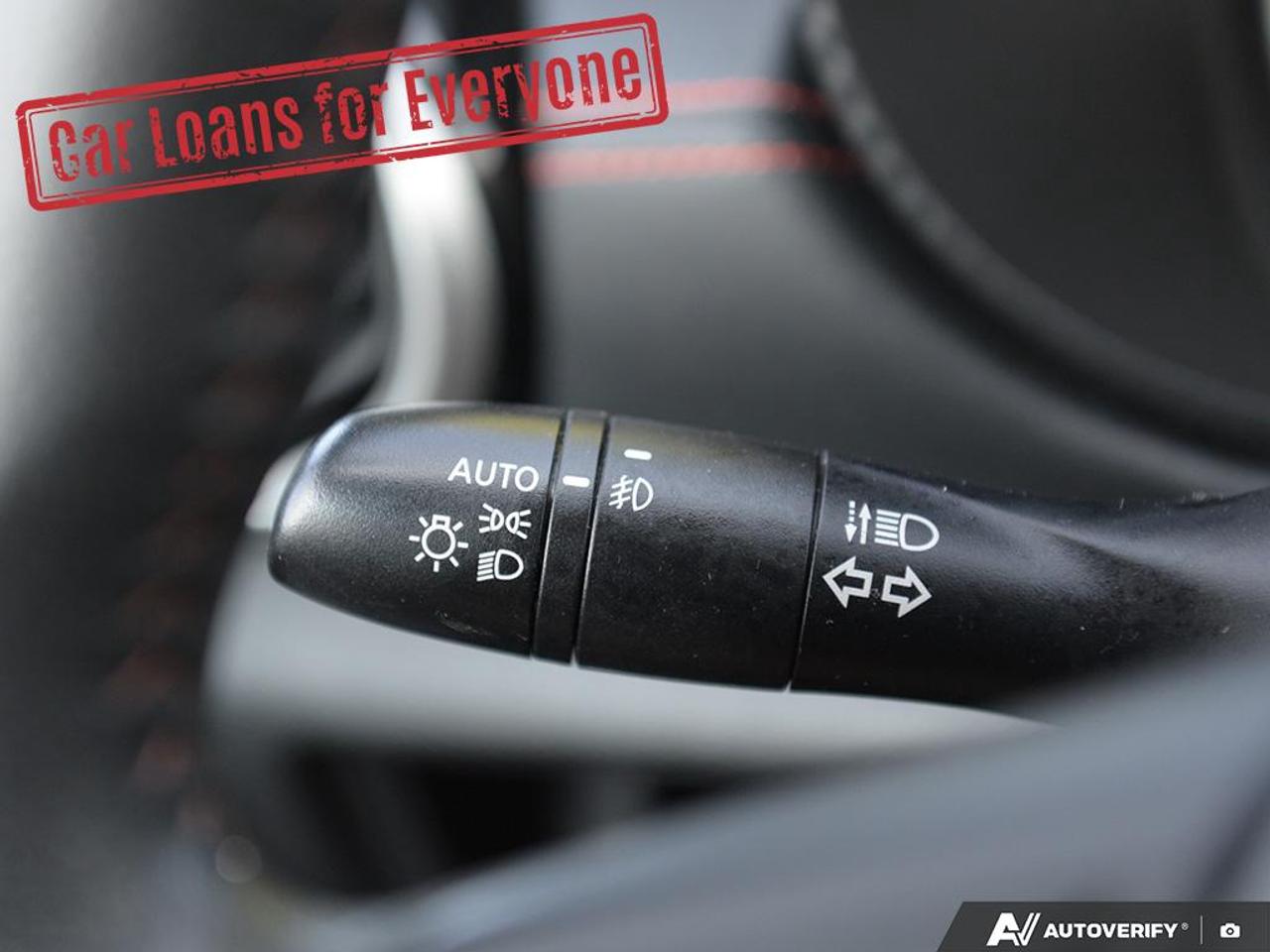 2023 Nissan Versa SR Photo