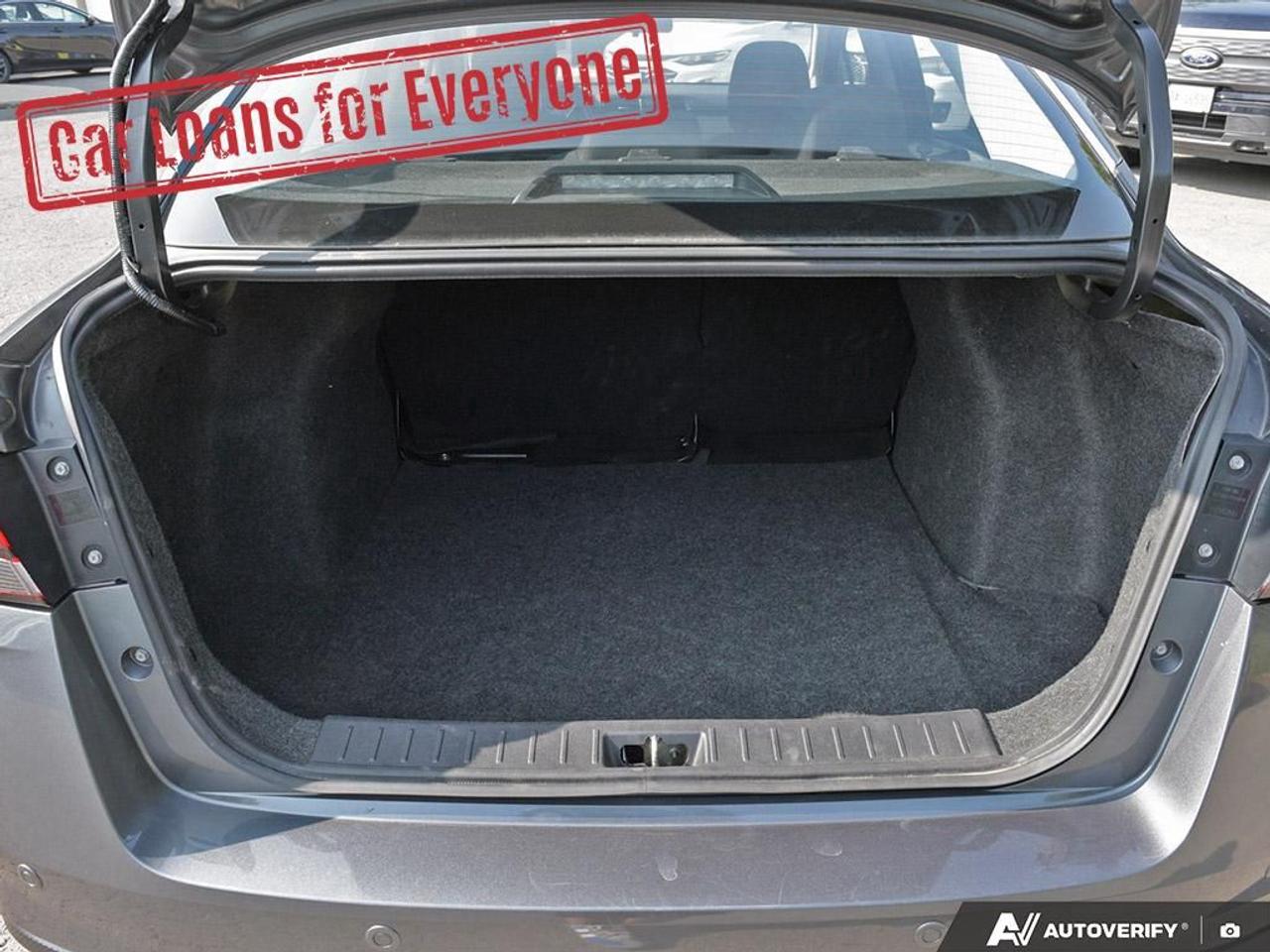 2023 Nissan Versa SR Photo