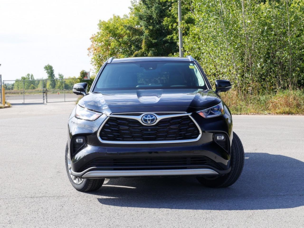 2023 Toyota Highlander Hybrid Limited  - Hybrid - $395 B/W Photo4