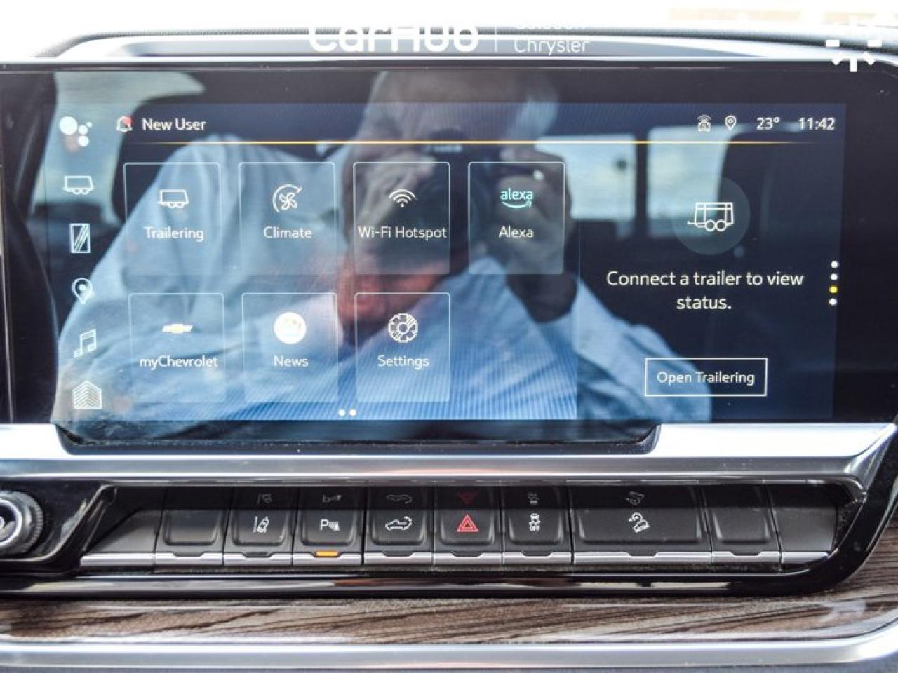 2024 Chevrolet Silverado 2500 HD LT 4WD Crew Cab 159" 6.6L Leather Seats 13.4"Display Trailer tow Brake Remote Start Photo3