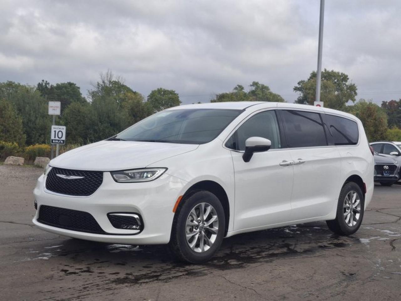 Used 2023 Chrysler Pacifica Touring L AWD | Leather | Heated Wheel + Seats | Power Sliders + Hatch | CarPlay + Android and More! for sale in Guelph, ON