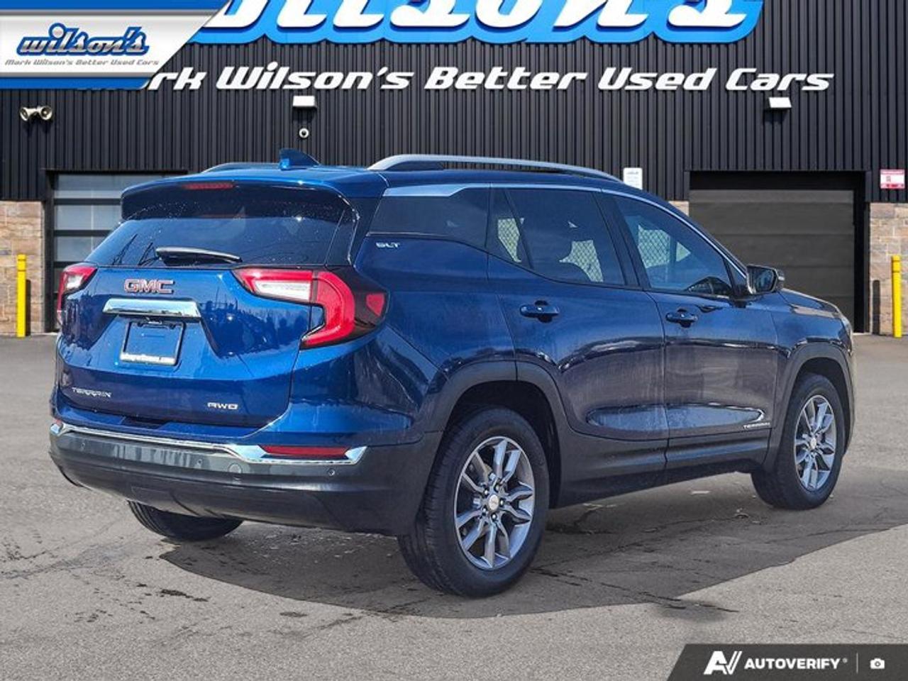 2022 GMC Terrain SLT AWD | Leather | Pano Roof | Navi | Bose Audio | Power Liftgate | Remote Start | and More ! Photo