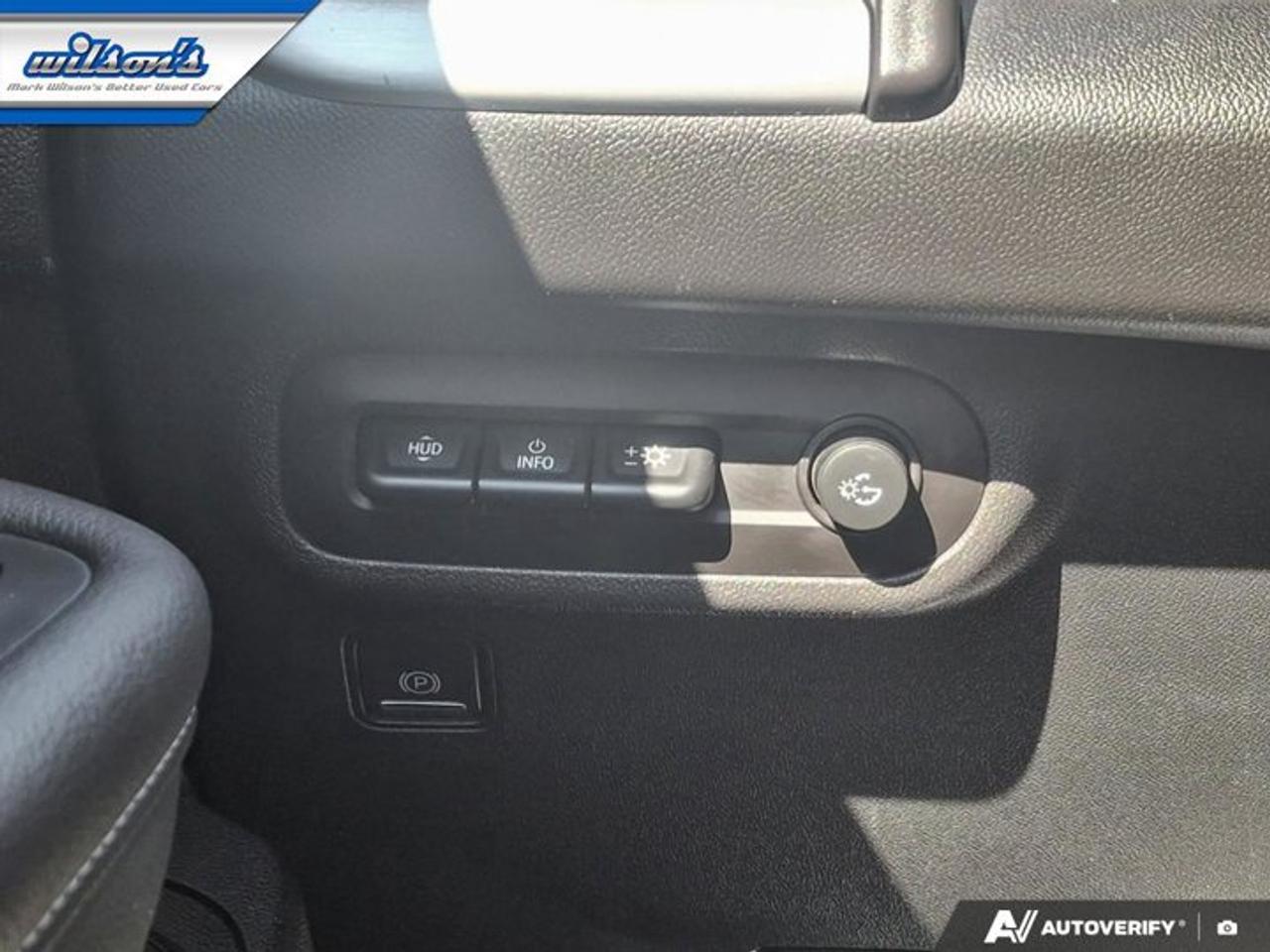 2022 GMC Terrain SLT AWD | Leather | Pano Roof | Navi | Bose Audio | Power Liftgate | Remote Start | and More ! Photo