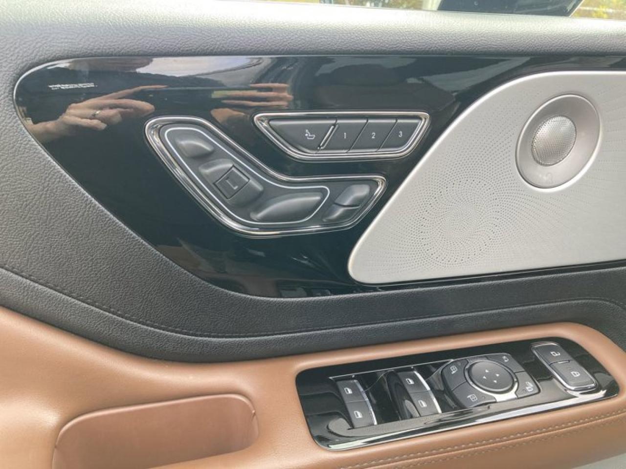 2023 Lincoln Aviator Reserve AWD | Heated Steering Wheel | Remote Start Photo