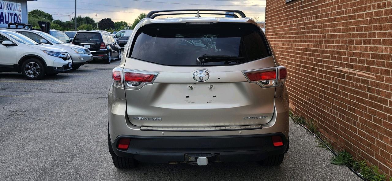 2016 Toyota Highlander AWD 4DR LIMITED Photo