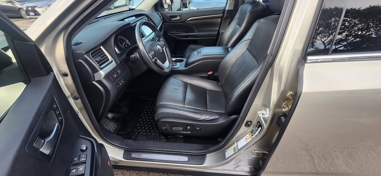 2016 Toyota Highlander AWD 4DR LIMITED Photo