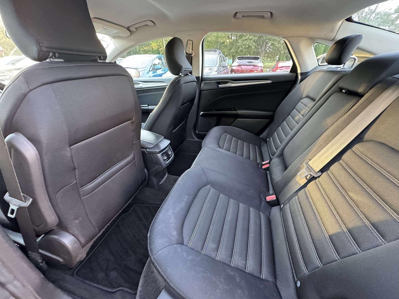 2015 Ford Fusion 4dr Sdn SE FWD - Photo #12