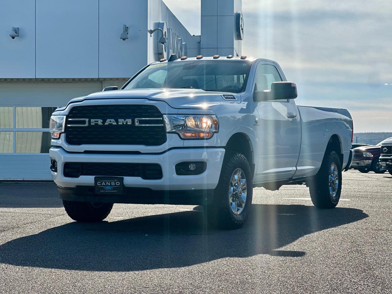 2022 RAM 2500 BIG HORN REG CAB 4X4 W/NEW A/T TIRES Photo2