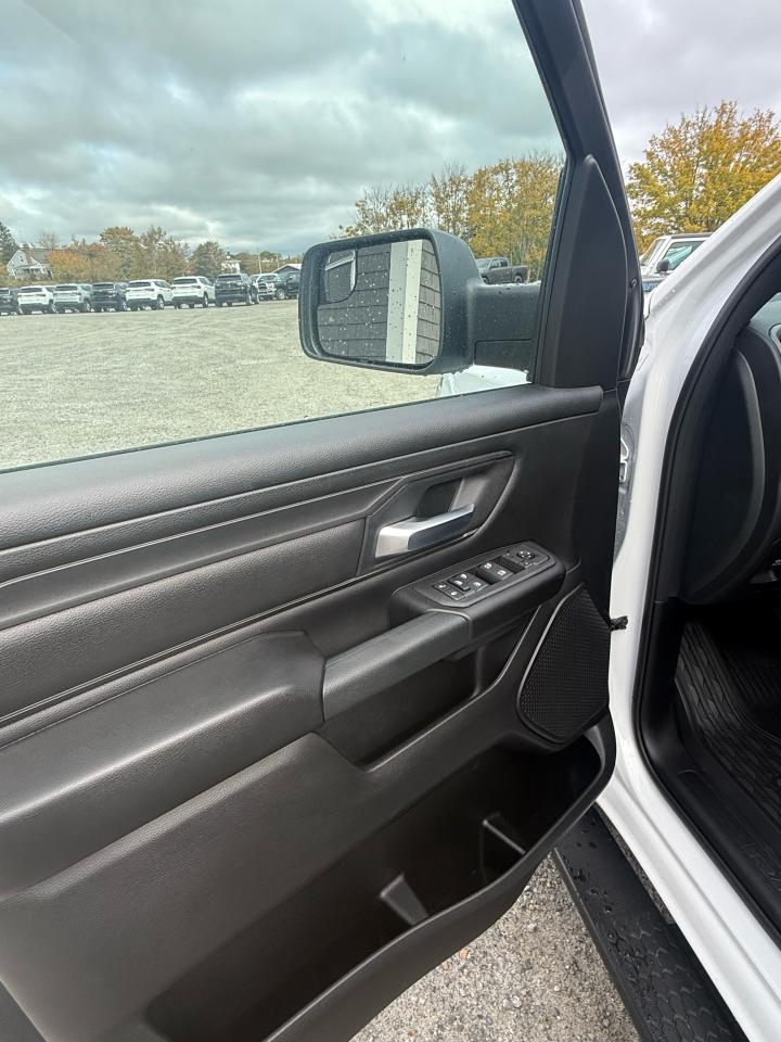 2026 RAM 1500 Warlock 4x4 Crew Cab 5'7" Box Photo9