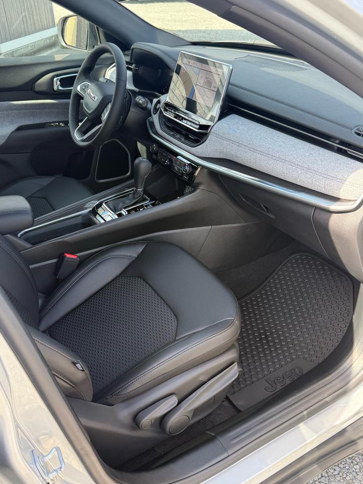 2025 Jeep Compass NORTH 4X4 Photo38