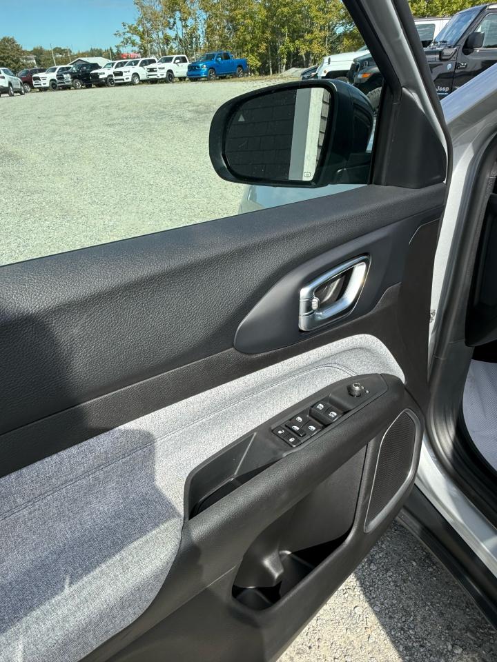 2025 Jeep Compass NORTH 4X4 Photo10