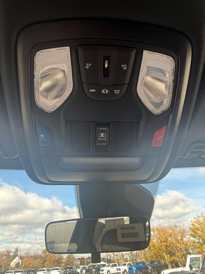 2025 RAM 1500 Tradesman 4x4 Crew Cab 5'7" Box Photo17