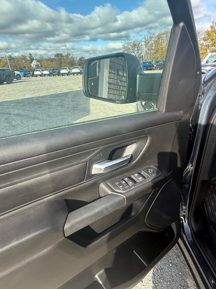 2025 RAM 1500 Tradesman 4x4 Crew Cab 5'7" Box Photo11