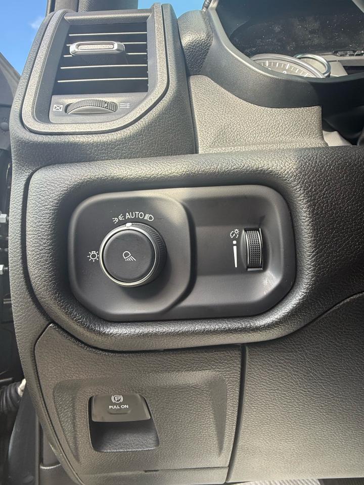 2025 RAM 1500 Tradesman 4x4 Crew Cab 5'7" Box Photo13