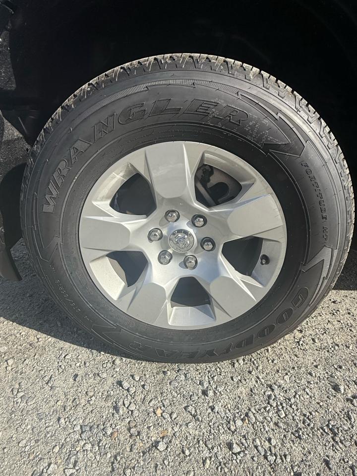 2025 RAM 1500 Tradesman 4x4 Crew Cab 5'7" Box Photo9