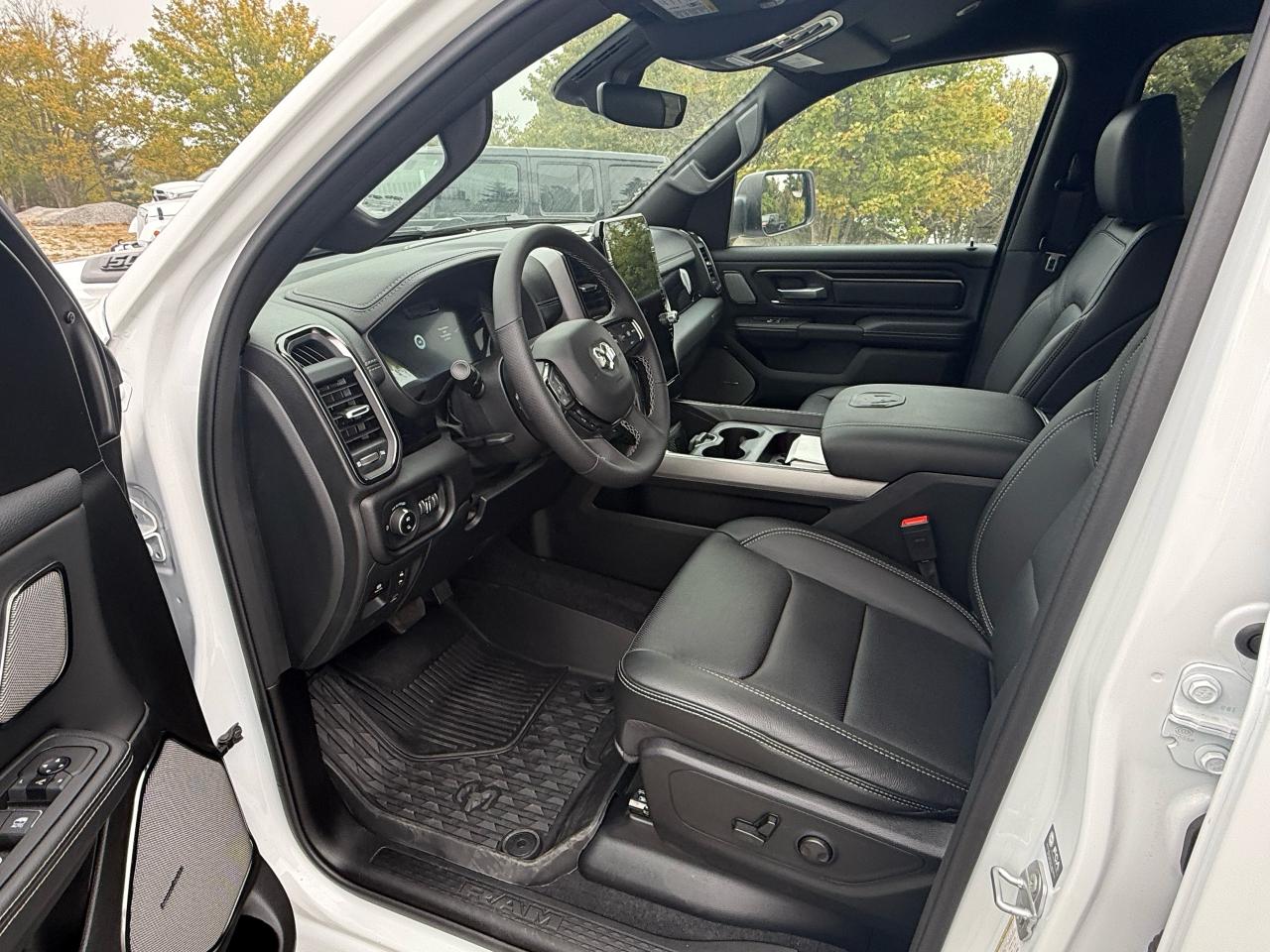 2025 RAM 1500 SPORT 4X4 CREW CAB 5'7" BOX Photo10