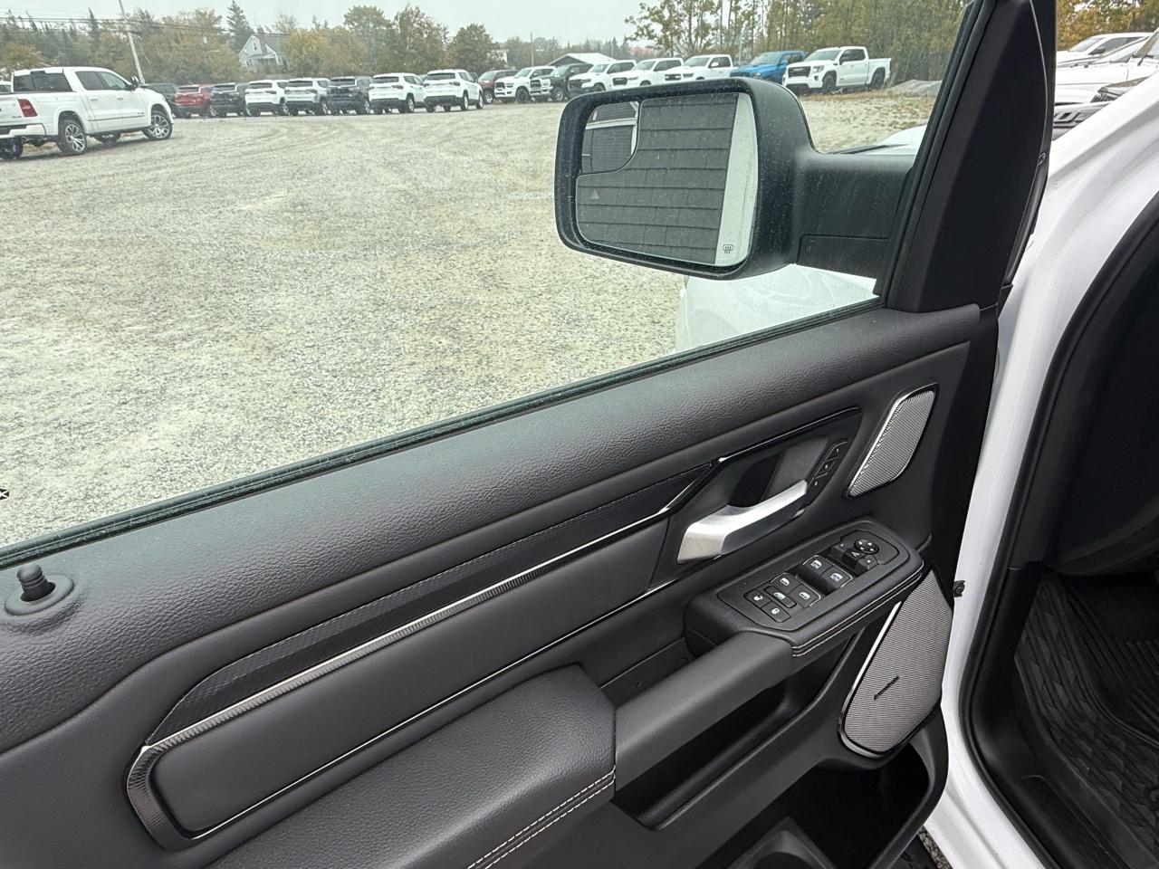 2025 RAM 1500 SPORT 4X4 CREW CAB 5'7" BOX Photo9