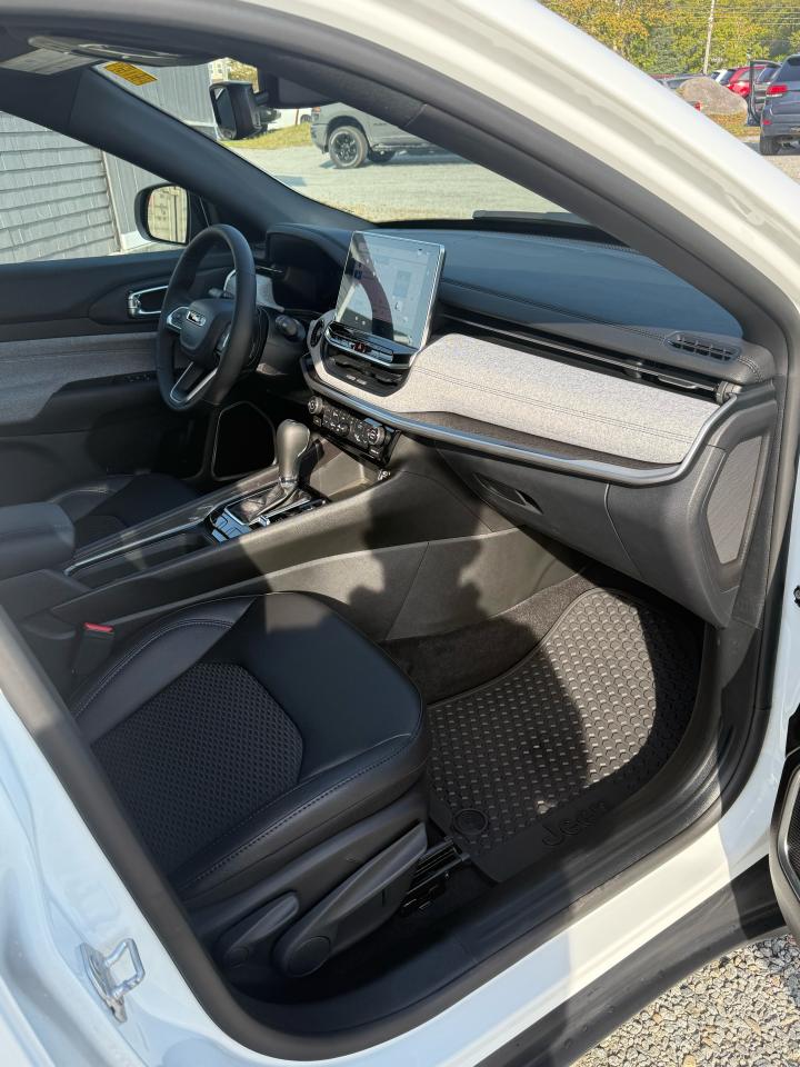 2026 Jeep Compass NORTH 4X4 Photo16