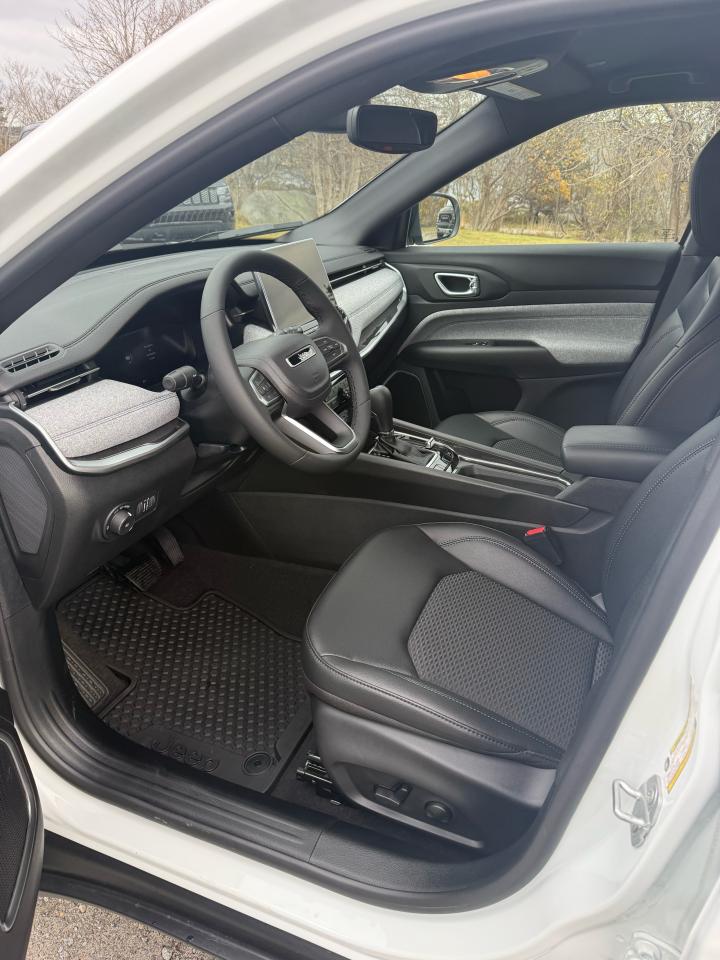 2026 Jeep Compass NORTH 4X4 Photo11