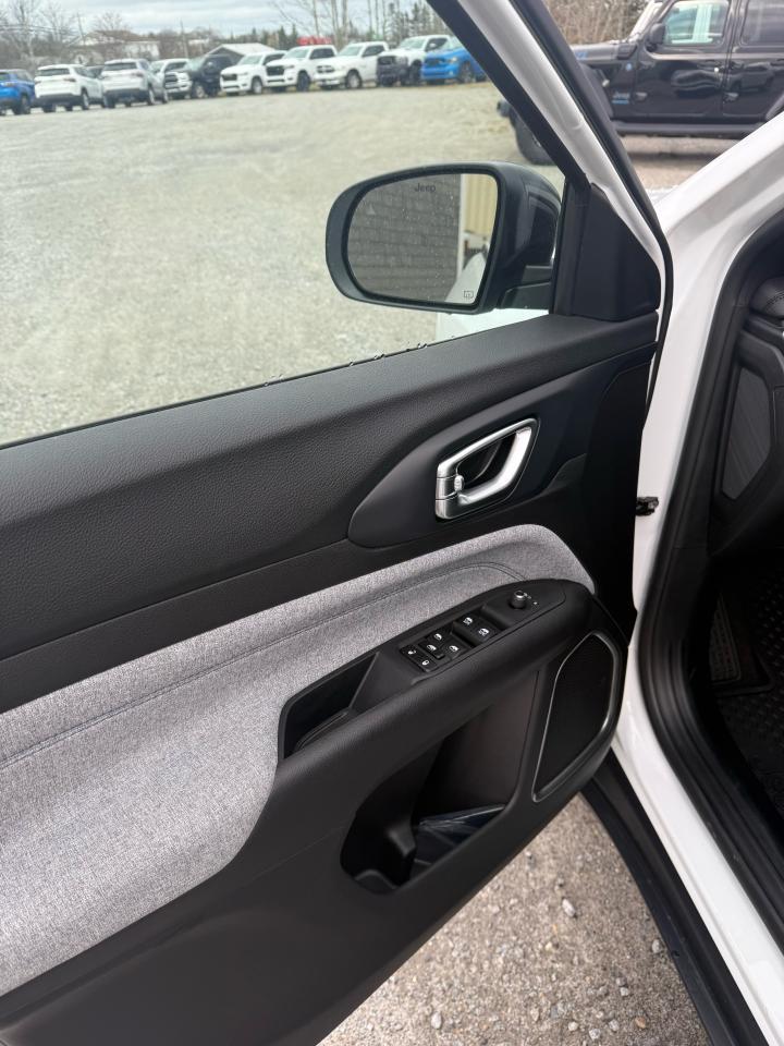 2026 Jeep Compass NORTH 4X4 Photo30