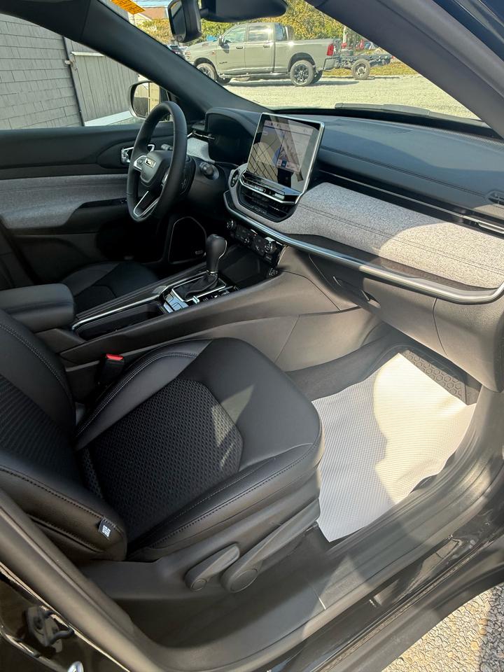 2026 Jeep Compass NORTH Photo