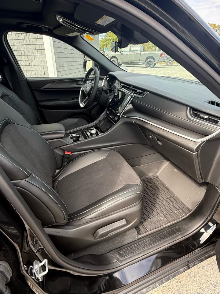 2025 Jeep Grand Cherokee L Altitude 4x4 Photo18