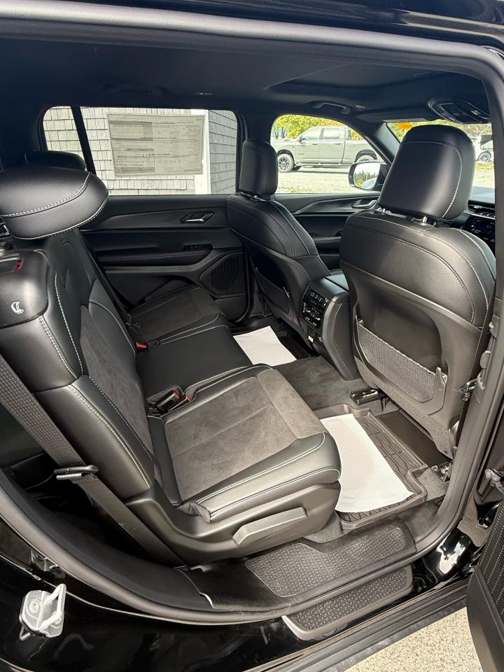 2025 Jeep Grand Cherokee L Altitude 4x4 Photo19