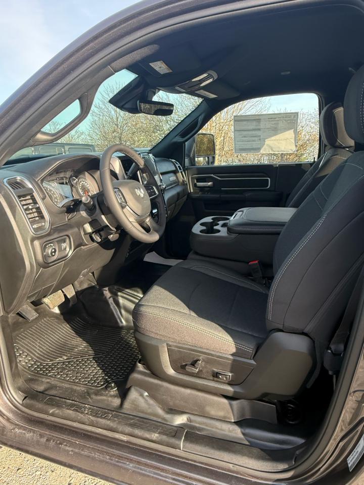 2026 RAM 2500 BIG HORN 4X4 REG CAB 8' BOX Photo11