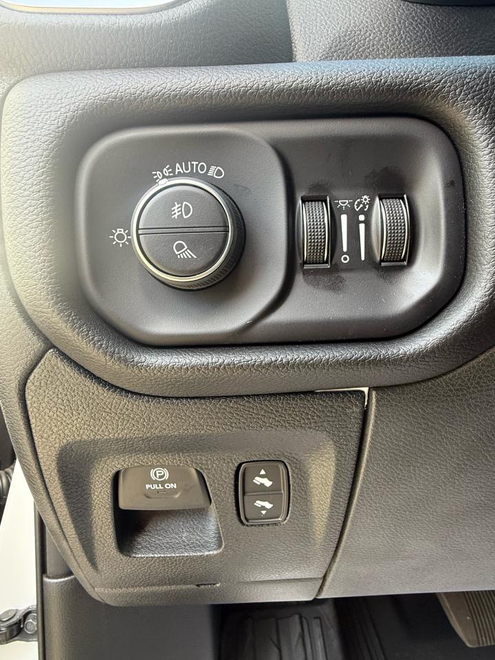 2025 RAM 1500 Big Horn 4x4 Crew Cab 5'7" Box Photo13