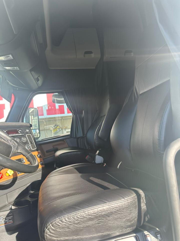 2023 Freightliner CASCADIA  - Photo #10
