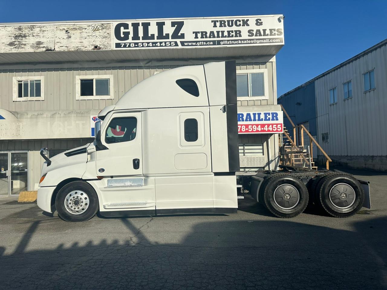2023 Freightliner CASCADIA  - Photo #4