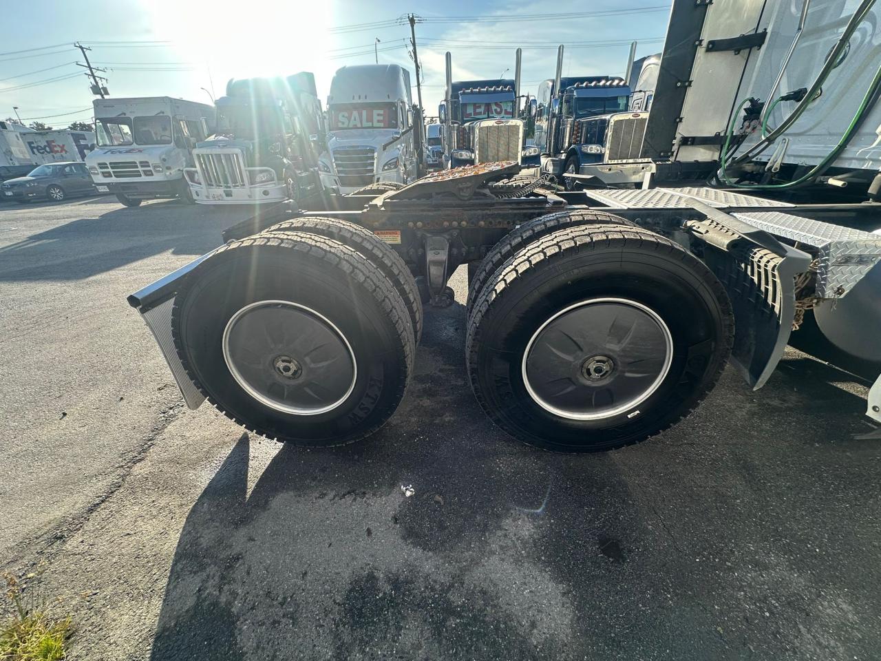 2023 Freightliner CASCADIA  - Photo #15