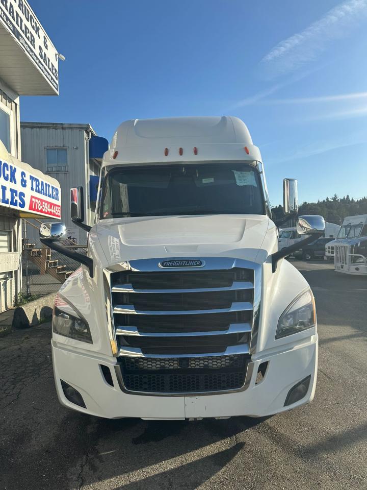 2023 Freightliner CASCADIA  - Photo #3
