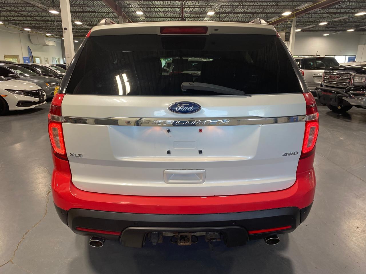 2011 Ford Explorer XLT Photo3