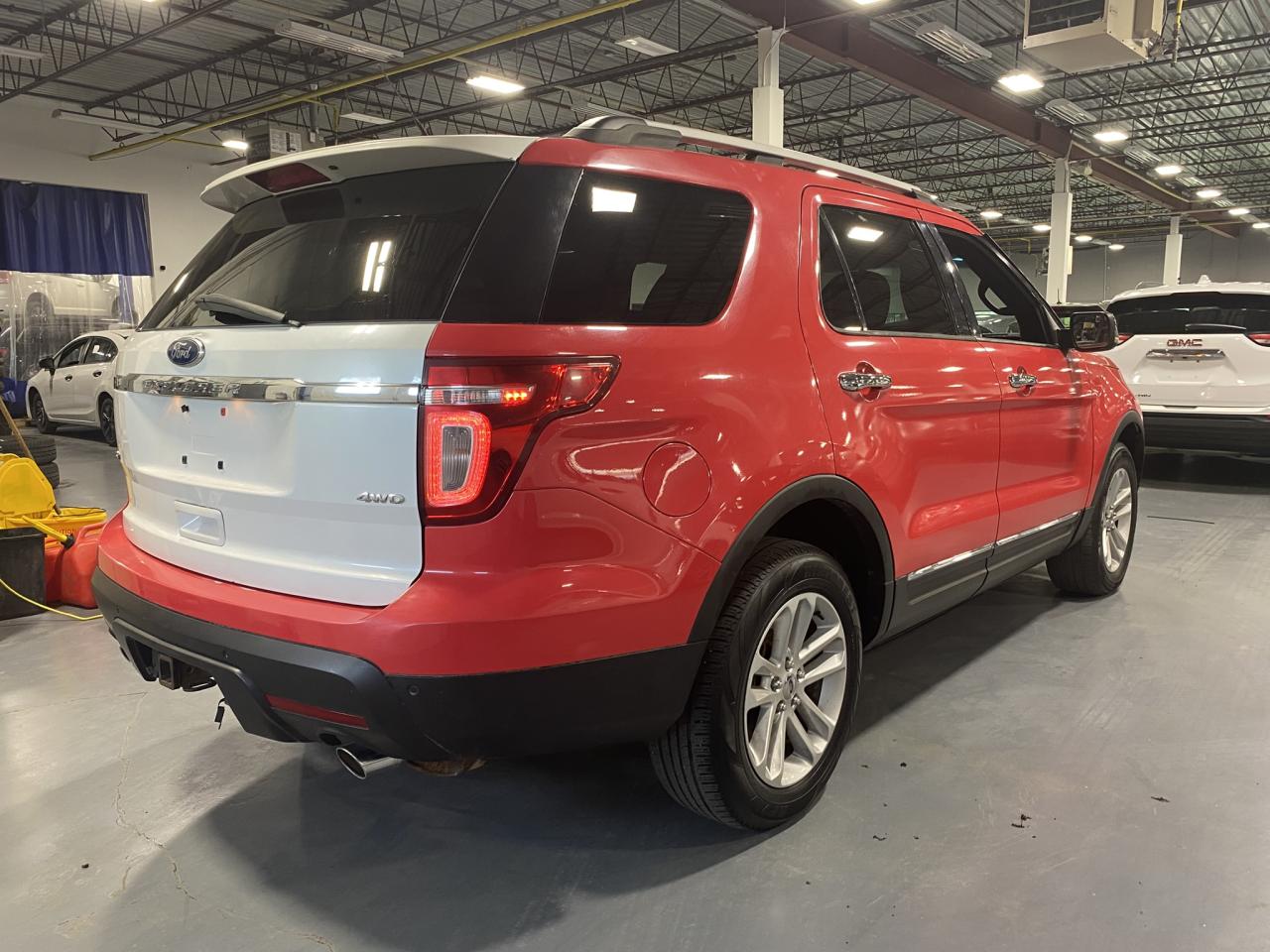 2011 Ford Explorer XLT - Photo #5
