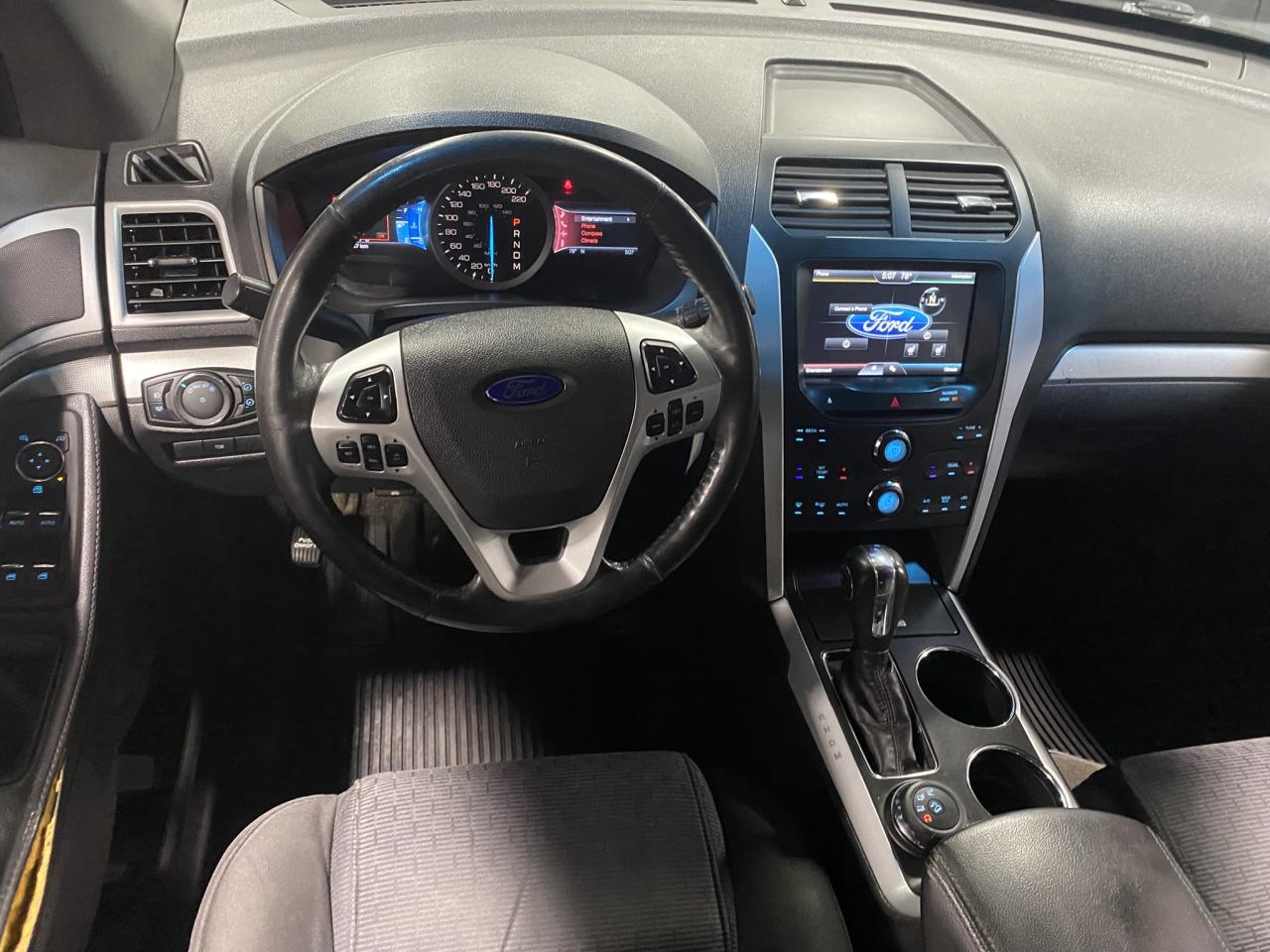2011 Ford Explorer XLT - Photo #12