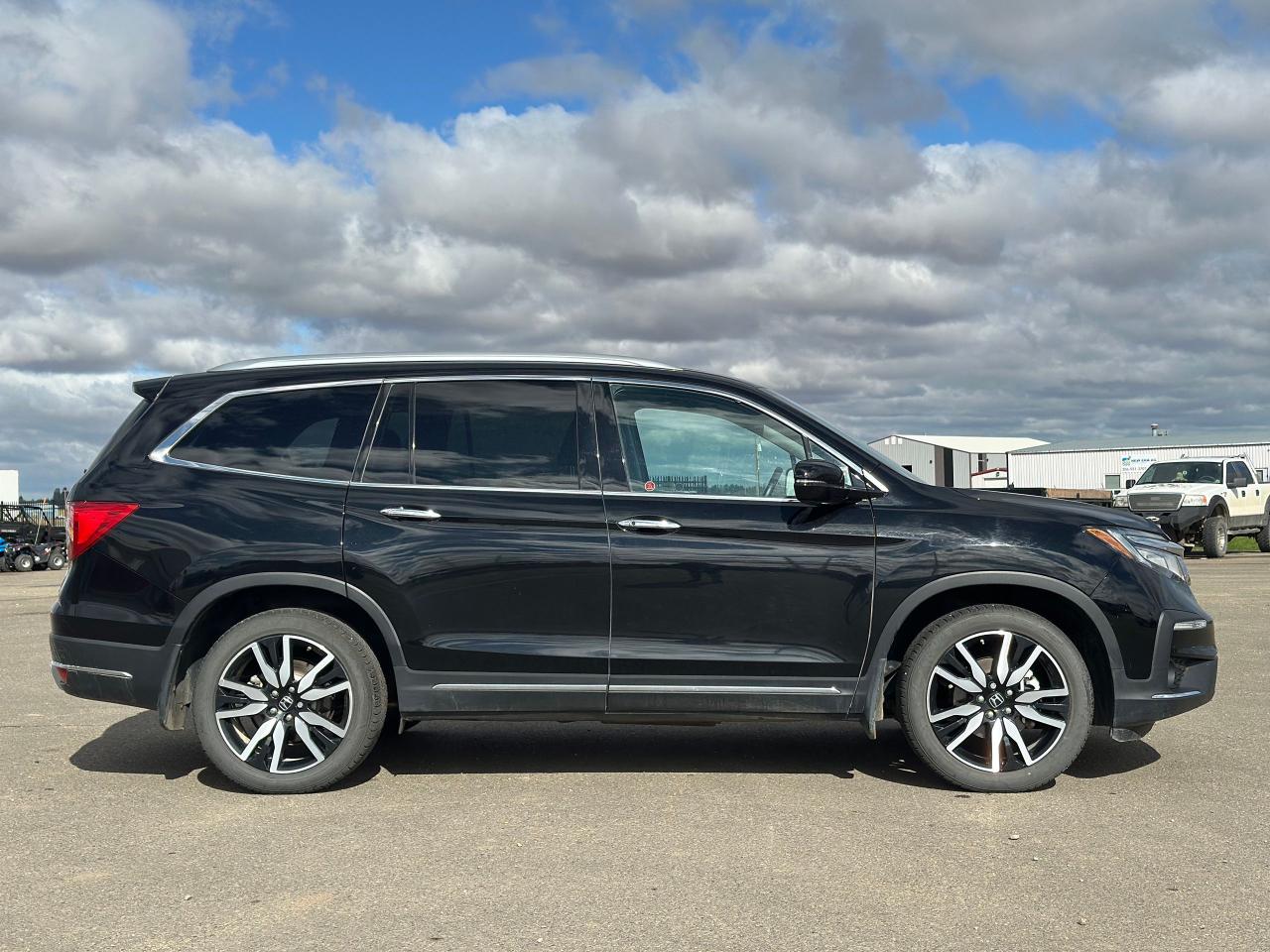 2019 Honda Pilot Touring 7-Passenger Photo3