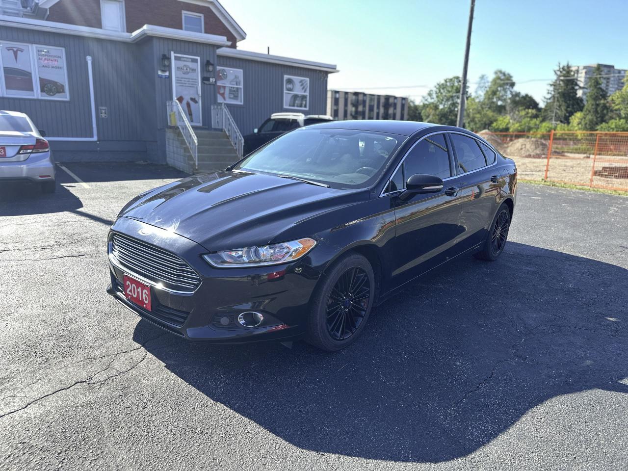 2016 Ford Fusion SE Photo2