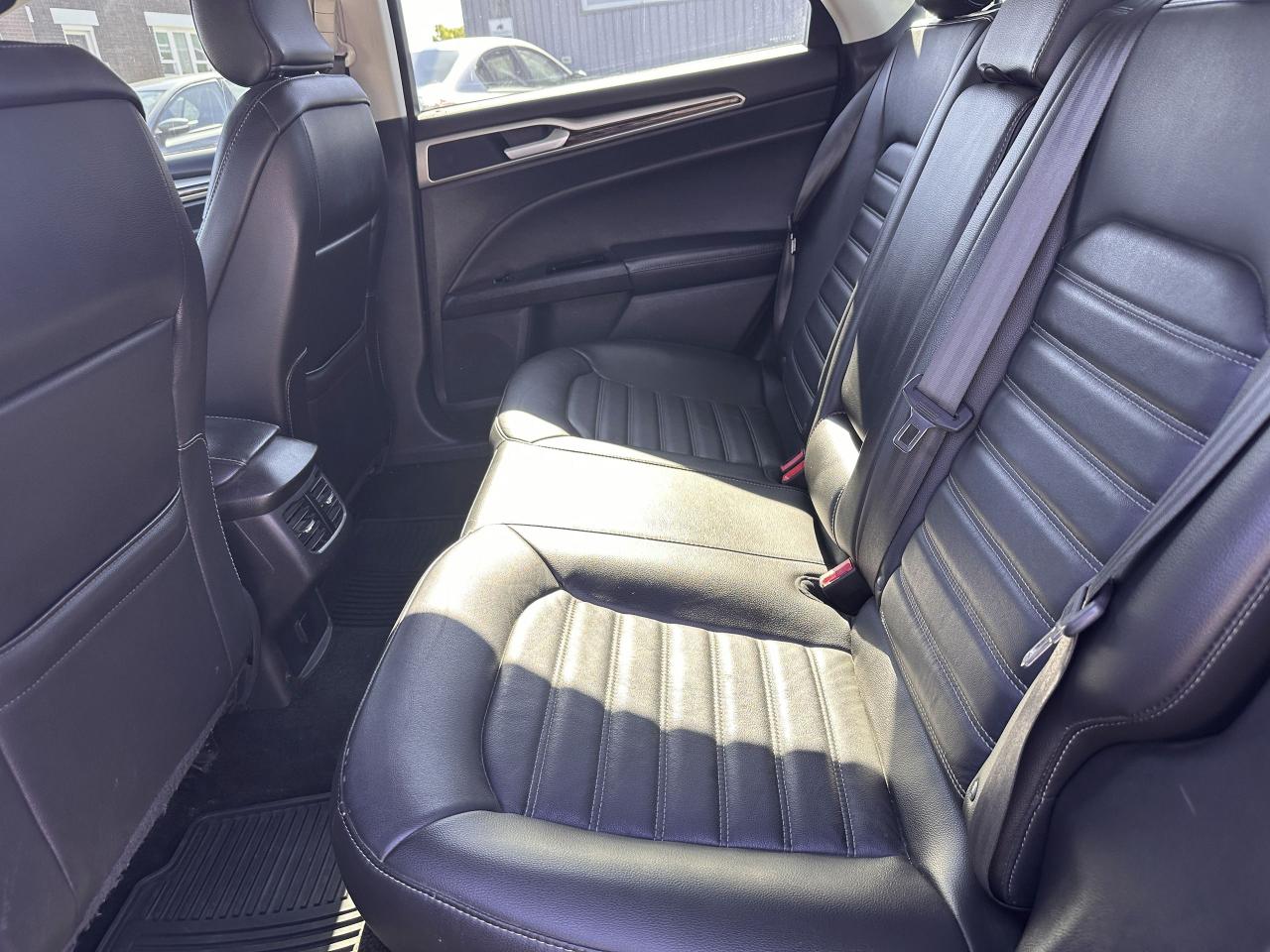 2016 Ford Fusion SE Photo4