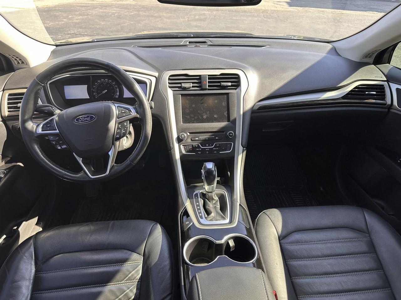 2016 Ford Fusion SE - Photo #6