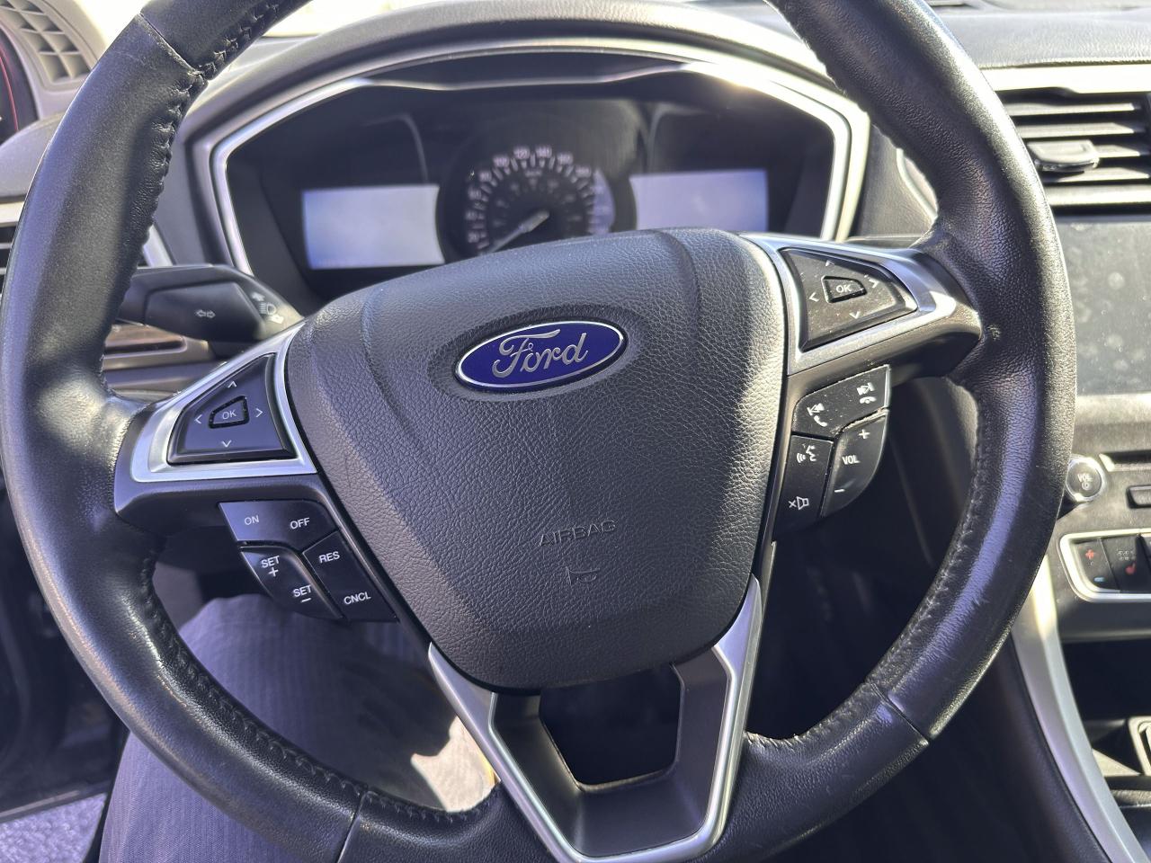 2016 Ford Fusion SE - Photo #8