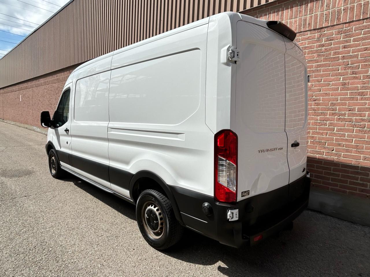2019 Ford Transit 250 High Roof, 148 W/B Photo3