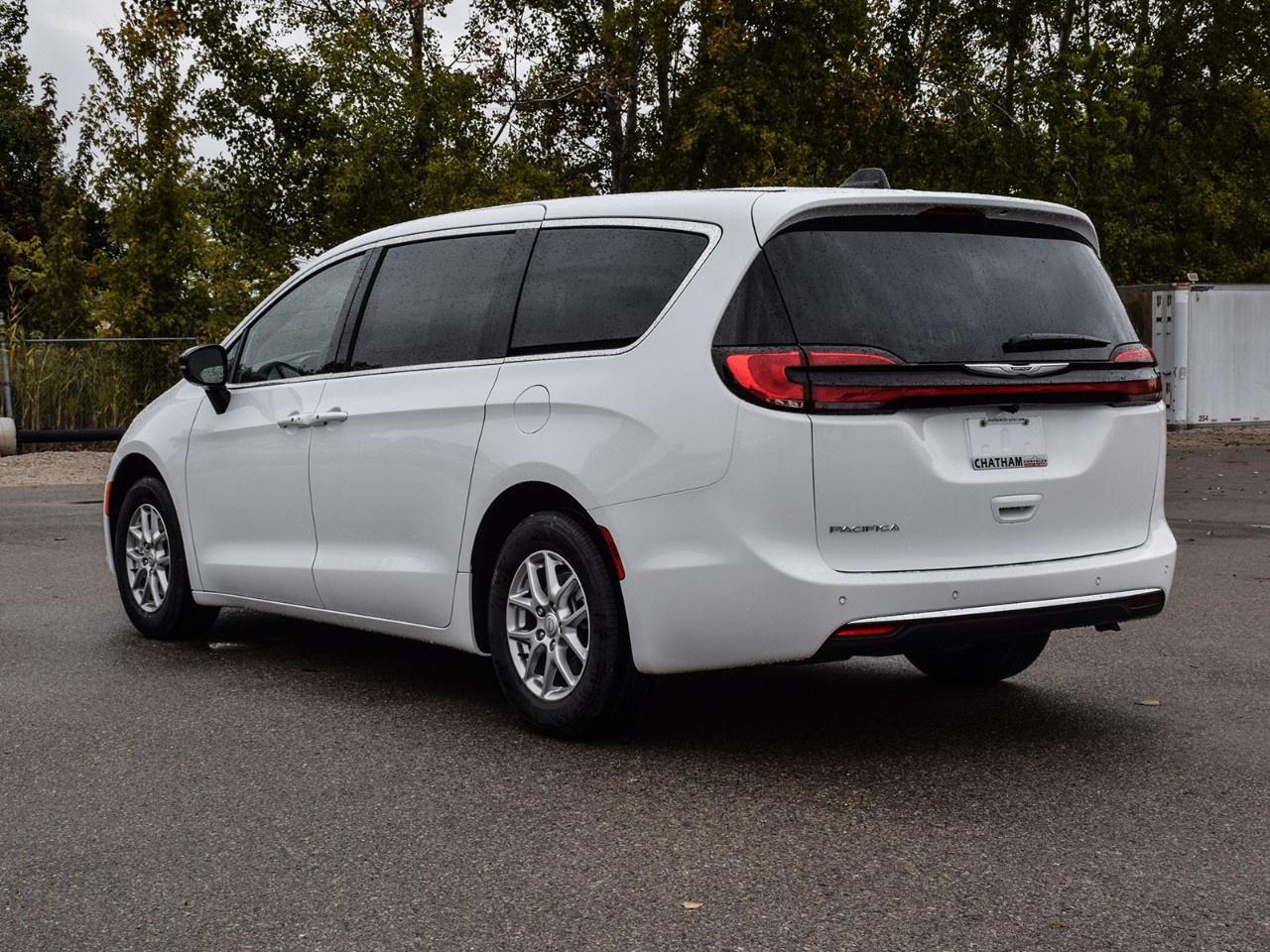 2026 Chrysler Pacifica Select FWD Photo